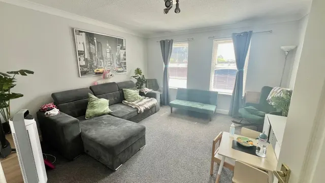 Peacock Court, Yeadon, LS19, photo 2