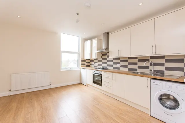 97c Cricklewood Broadway, London, photo 1