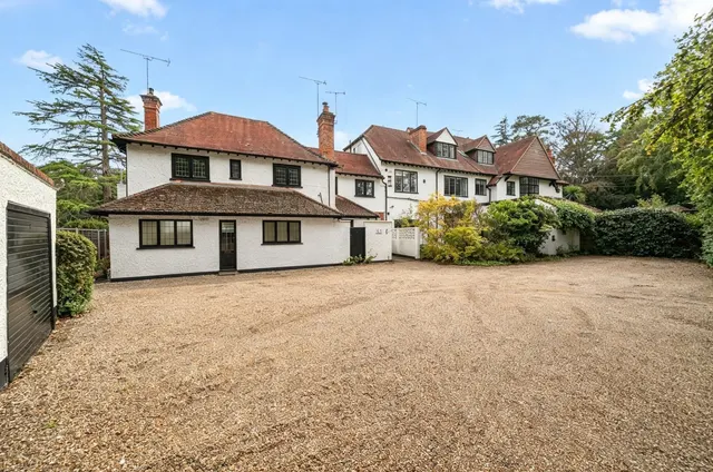 Old Woking Road, Pyrford, GU22, photo 1