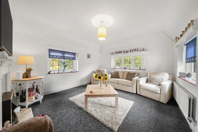 Old Woking Road, Pyrford, GU22, photo 2