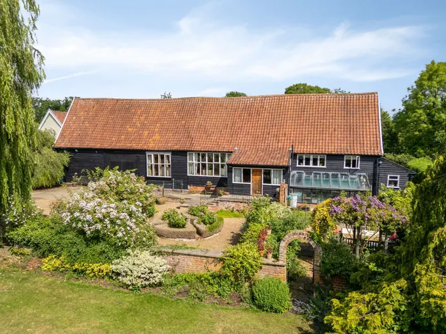 Impressive Grade II Listed Barn Conve, photo 1