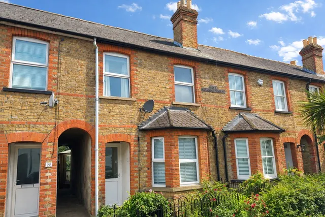 Albert Road, Englefield GreenSurrey Egham, TW20, photo 1