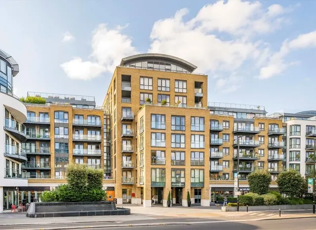 Kew Bridge Road, Brentford, TW8, photo 1