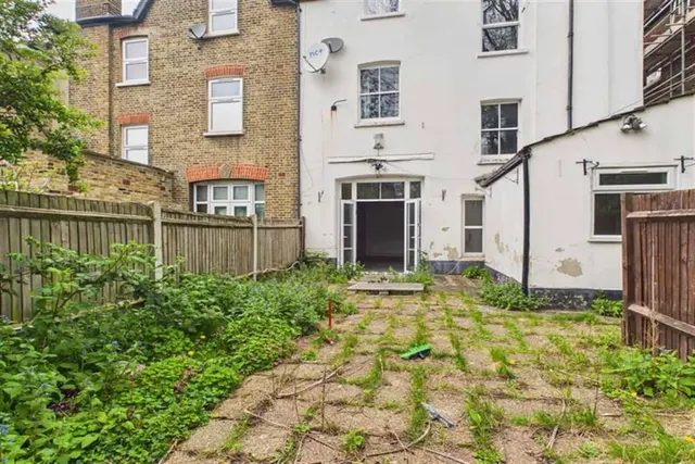 Photo 2 — Streatham, London, SW16 5NU