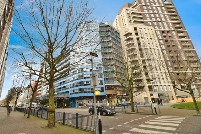 Western Gateway, London, E16, photo 1