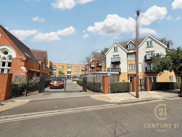 Featherstone Road, Southall, UB2, photo 1