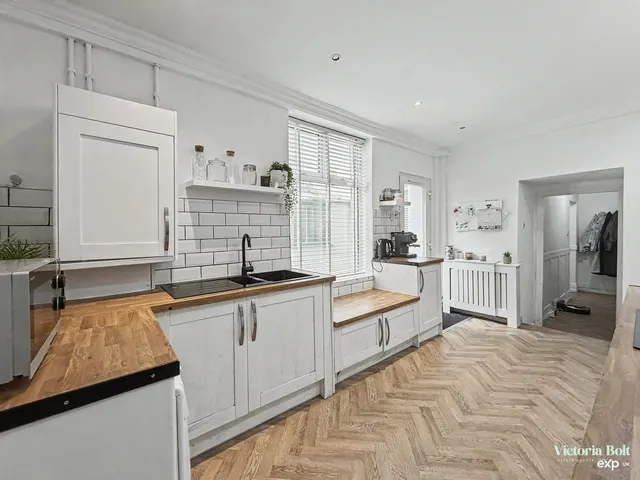 Ermington Terrace, Mutley, photo 2