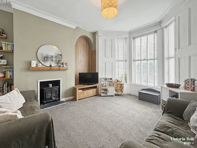 Ermington Terrace, Mutley, photo 1