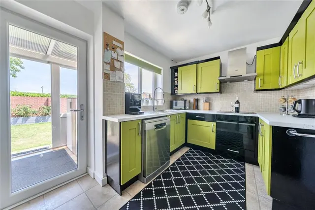 Butlers Drive, Carterton, OX18, photo 2