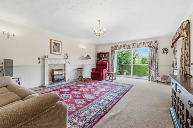 Irchester Road, Rushden, NN10, photo 3