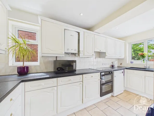 Photo 2 — Ash Close, Lydney
