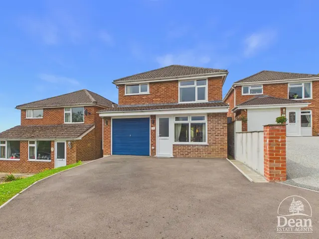 Ash Close, Lydney, photo 1