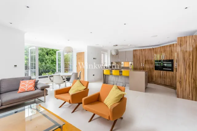 Photo 2 — Bayview House, 20 Uplands Park Road, Enfield, EN2