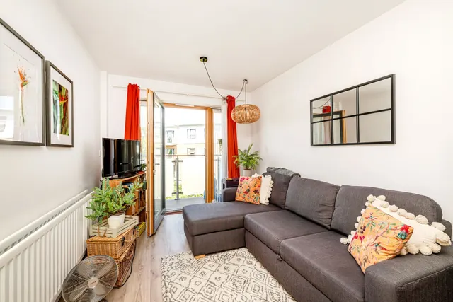 Plough Close, London, NW10, photo 1