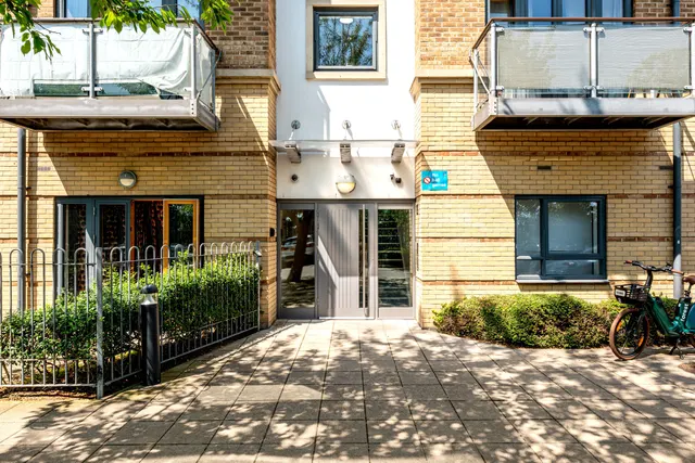 1 bedroom flat — Ainsworth Court, 14 Plough Close, London, NW10