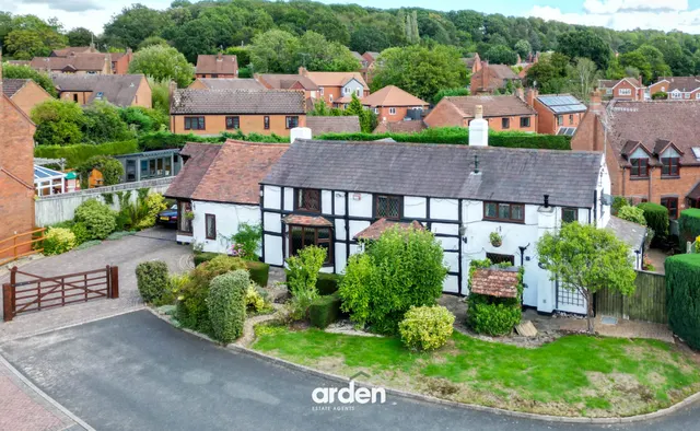 Weavers Hill, Hunt End, B97, photo 1