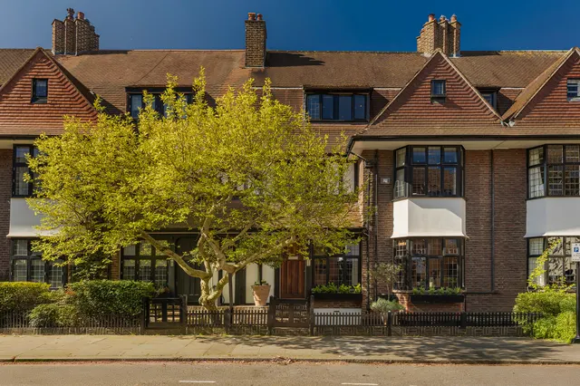 Ormonde Gate, Chelsea, London, photo 1