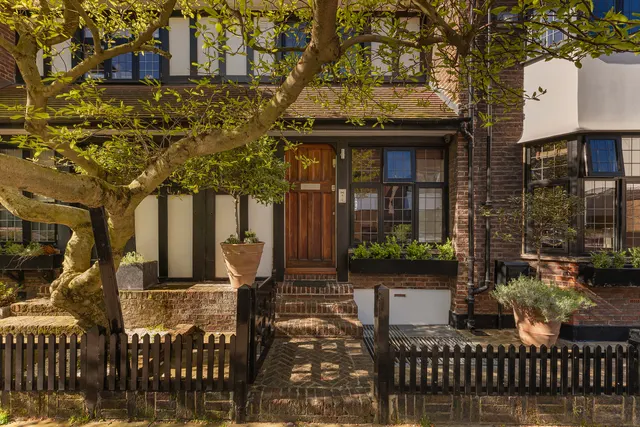 Photo 2 — Ormonde Gate, Chelsea, London