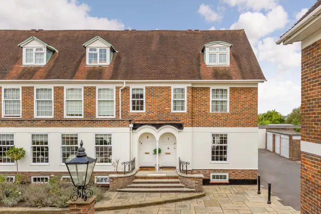 3 bedroom house — Church Lane, Wimbledon, South West London