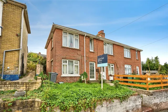 Barton Road, Newport, PO30, photo 1