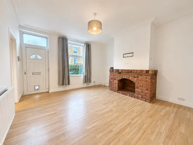 Higher Grange Road, Pudsey, LS28, photo 2