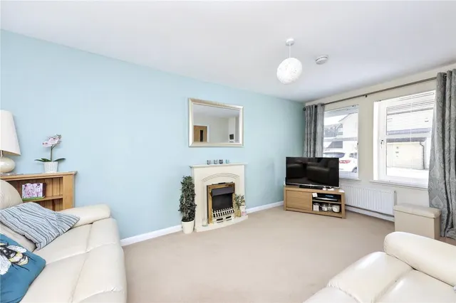 Photo 3 — Canberra Crescent, Kirkcaldy, Fife, KY2