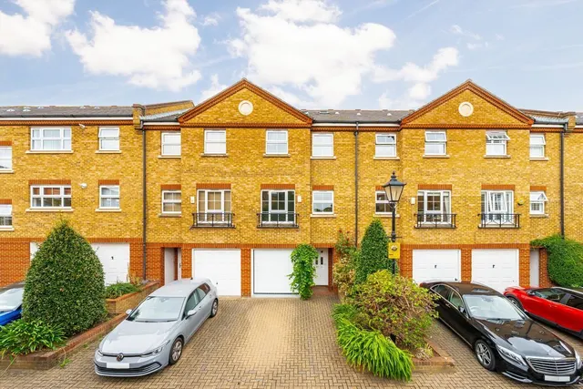 Malthouse Drive, W4, photo 1