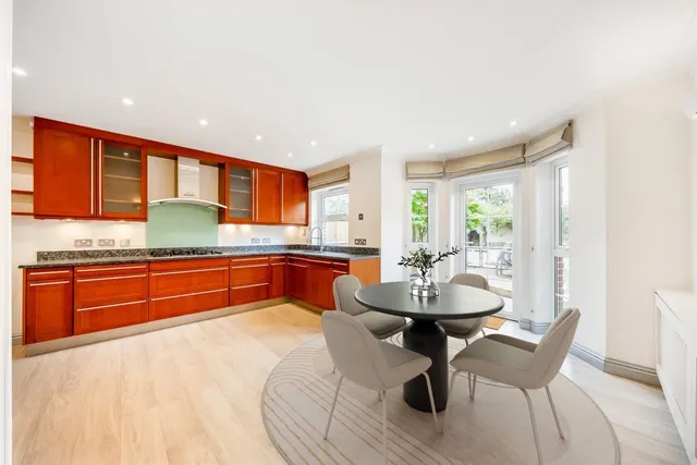 Malthouse Drive, W4, photo 2