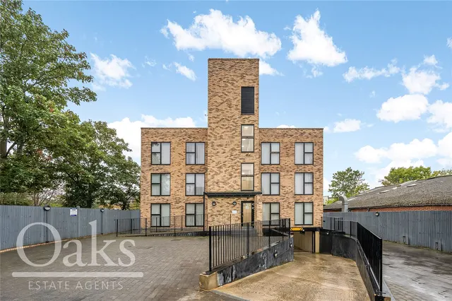 Bensham Grove, Thornton Heath, CR7, photo 1