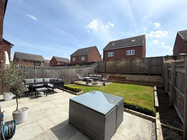 Epsom Close, Castleford, photo 1