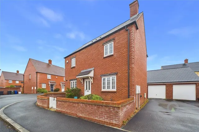 3 bedroom house — Setters Way, Roade, Northamptonshire, NN7