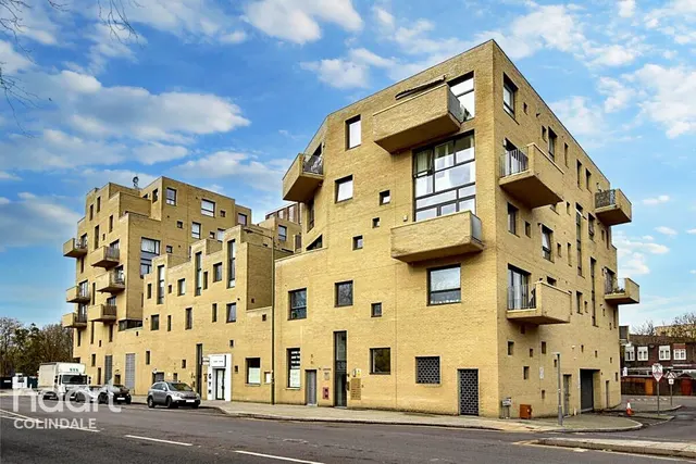 Grahame Park Way, NW9, photo 1
