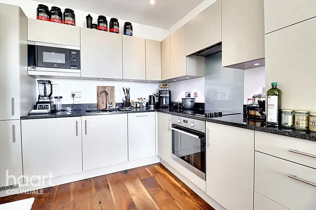 Grahame Park Way, NW9, photo 3