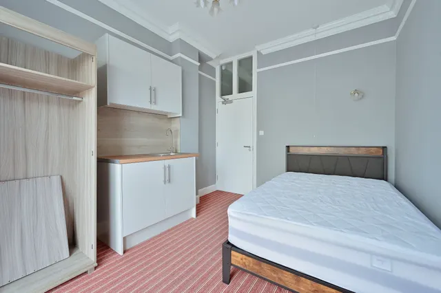 Photo 2 — Room 5, 50 Bushey Grove Road