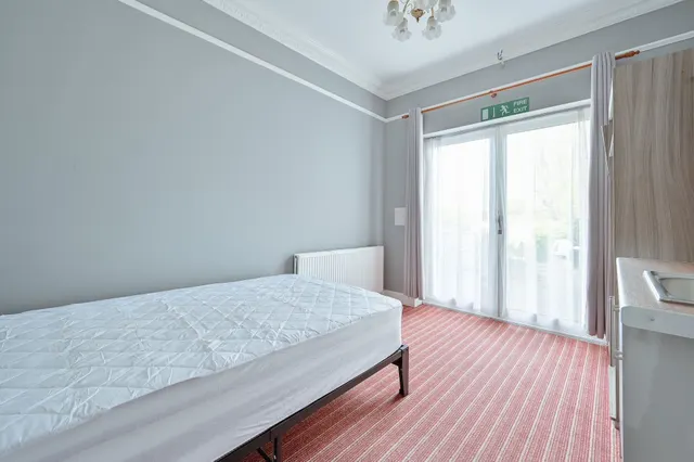 Room 5, 50 Bushey Grove Road, photo 1