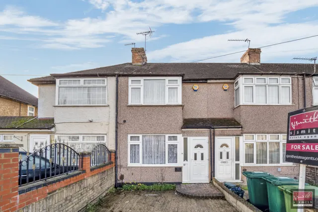 Cranford Avenue, Stanwell, TW19, photo 1