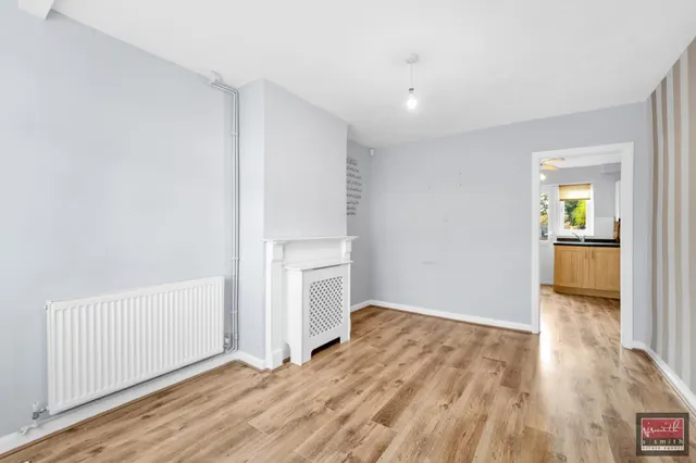 Cranford Avenue, Stanwell, TW19, photo 2