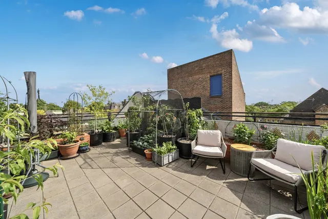 Photo 3 — Seaton Close, SE11