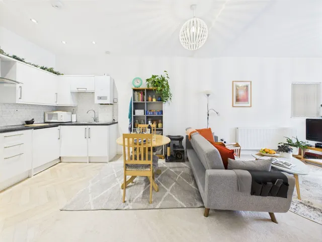 Kew Road, Weston-Super-Mare, BS23, photo 1