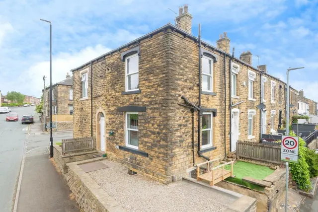 Cemetery Road, Pudsey, LS28, photo 1