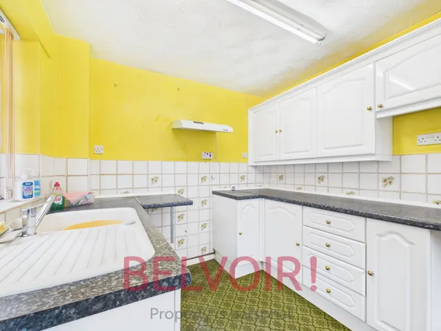 Westmorland Close, Stoke-on-Trent, ST6, photo 2