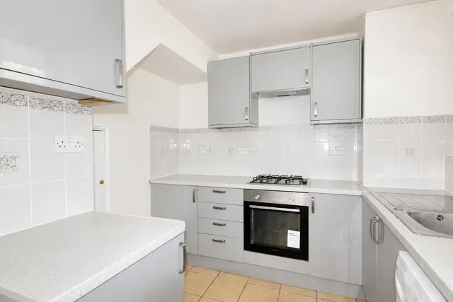 Alton Road, London, SW15, photo 2
