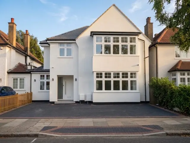Beech Walk, Mill Hill, photo 1