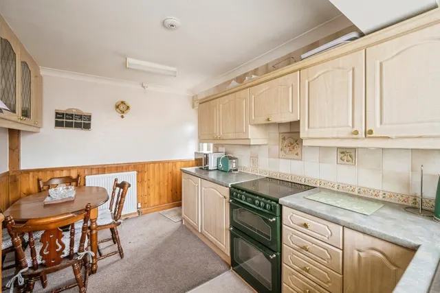 Photo 3 — Oakwood Drive, Armthorpe, Doncaster, South Yorkshire, DN3