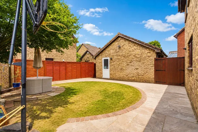 Holly Farm Close, Caddington, LU1, photo 3