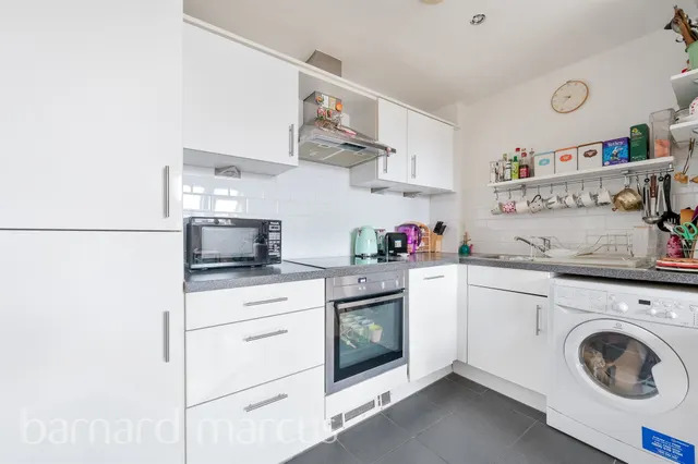 Garratt Lane, London, SW18, photo 3