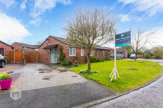 Woolmer Close, Birchwood, Warrington, WA3 6TT, photo 1