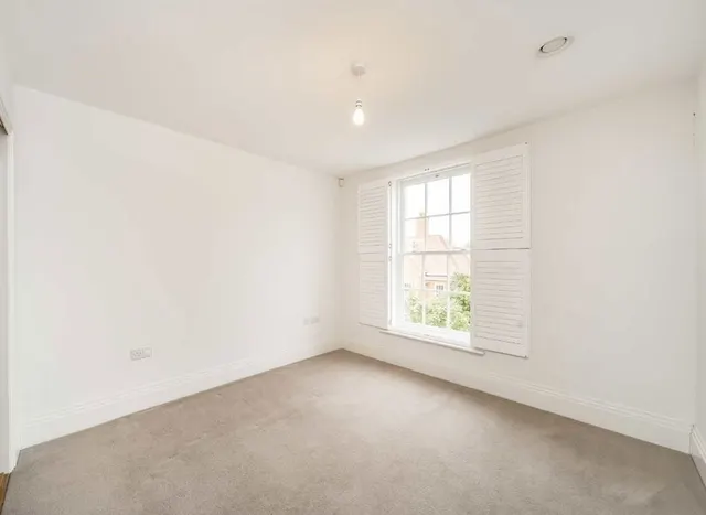 Photo 3 — Ashridge Close, Finchley, N3