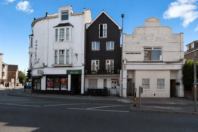 Victoria Road South, Southsea, PO5, photo 1