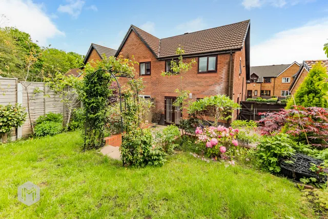 Dunlin Close, Bolton, BL2 1EW, photo 1